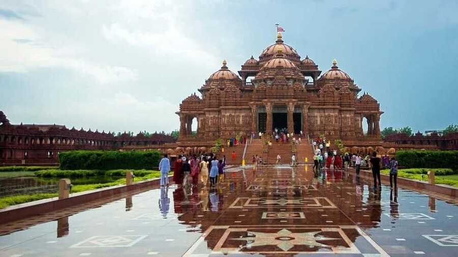Tour To Swaminarayan Akshardham Guide & Delhi Transfers