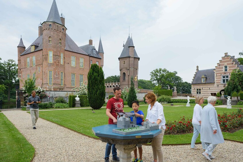 Picture 13 for Activity Heeswijk: Heeswijk Castle Admission Ticket with Audio Guide