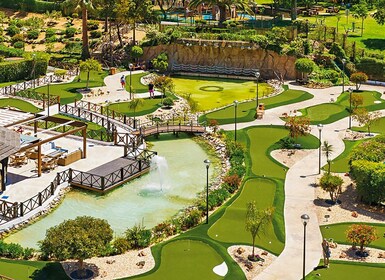 Albufeira: Eintrittskarte für den MiniGolf Adventure Park