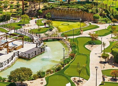 Albufeira: Eintrittskarte für den MiniGolf Adventure Park