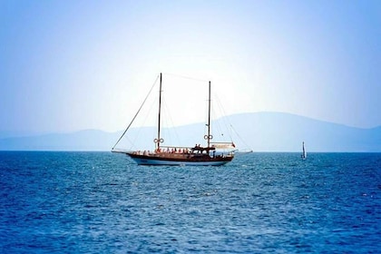 Nessebar: 4-Hour Boat Tour incl. Fishing, Lunch & Drinks