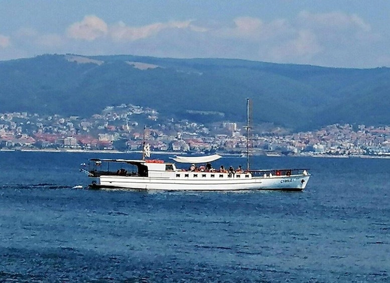 Picture 1 for Activity Nessebar: 4-Hour Boat Tour incl. Fishing, Lunch & Drinks
