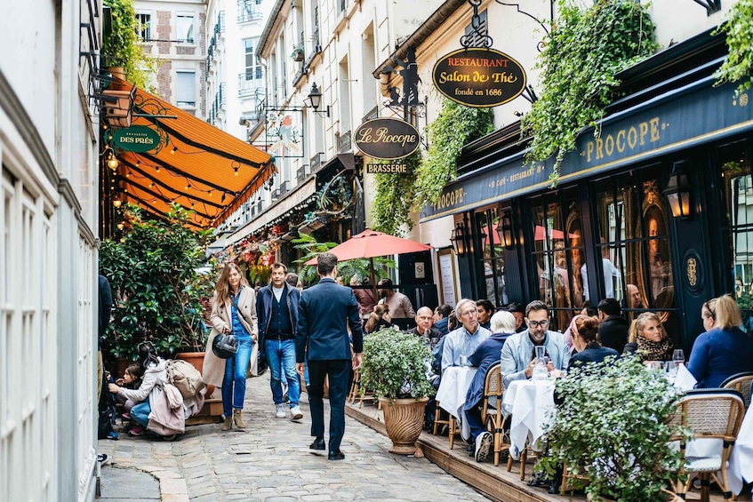 Picture 2 for Activity Paris: Charming Nooks and Crannies Bike Tour