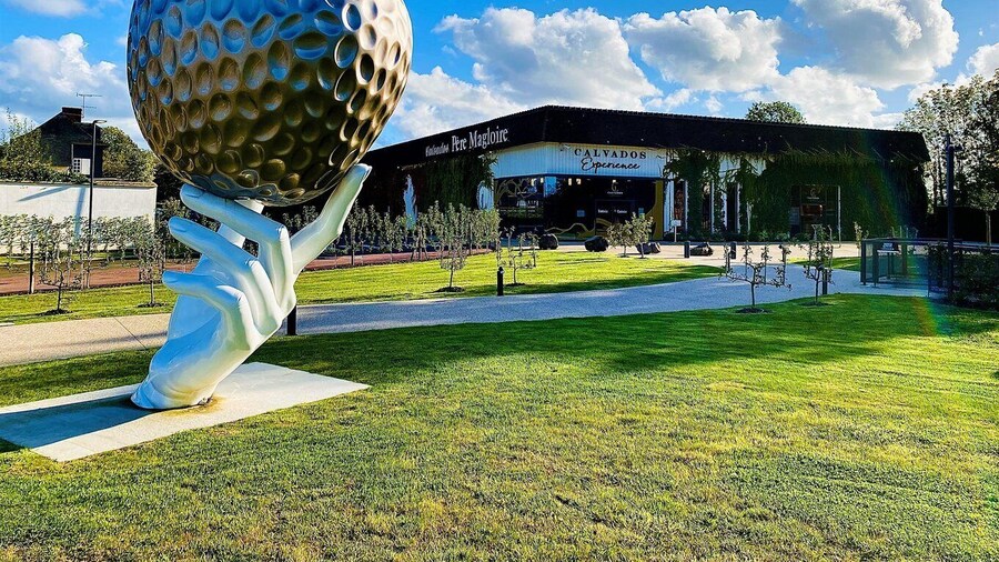 Pont-l'Évêque: DISTILLERIE PERE MAGLOIRE Entry with Tastings