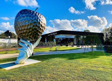 Pont-l'Évêque: DISTILLERIE PERE MAGLOIRE Entry with Tastings