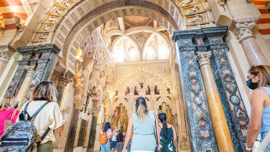Córdoba: Mosque, Jewish Quarter & Synagogue Tour with Ticket