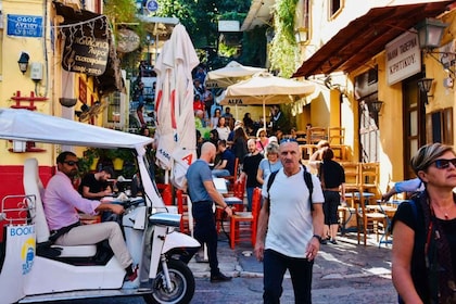 Athènes : Visite touristique privée en soirée en tuk-tuk électrique
