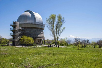 Van Yerevan: Dagtrip Byurakan, Oshakan en Amberd Fortress