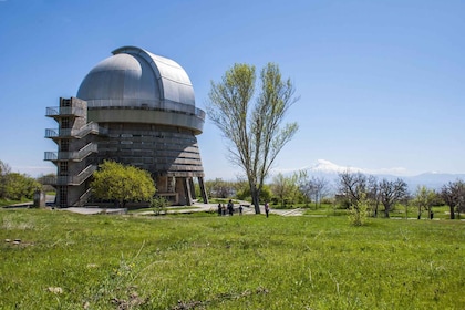 Desde Ereván: excursión de un día a la fortaleza de Byurakan, Oshakan y Amb...