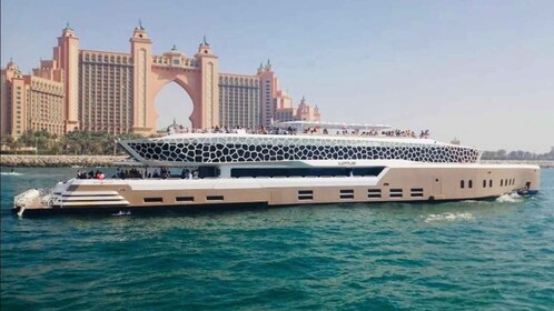 Dubaï : Croisière sur un méga yacht avec dîner buffet