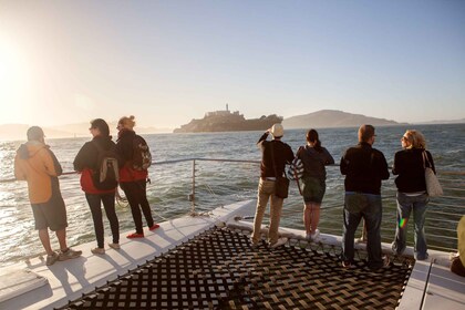 Crucero al atardecer por la bahía de San Francisco en catamarán de lujo