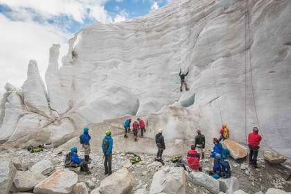Desde La Paz: viaje de 3 días de escalada en hielo a la montaña Huayna Poto...