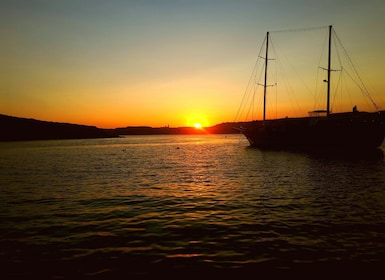 Malta: gita in barca privata al tramonto a Comino e alla Laguna Blu