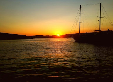 Malta: gita in barca privata al tramonto a Comino e alla Laguna Blu