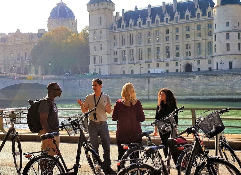 Picture 1 for Activity Paris: City Treasures Bike Tour