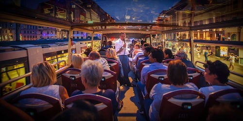Berlin: Sightseeingtur på kvällen med buss med livekommentarer