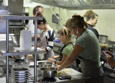 Paris: Ganztägiger Kochkurs, Markttour und Mittagessen