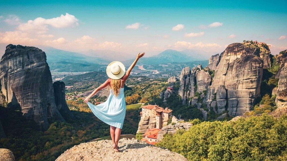 Athens: Meteora Monasteries & Caves Day Trip & Lunch Option