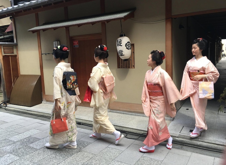 Picture 2 for Activity Kyoto: Gion and Higashiyama Walking Tour