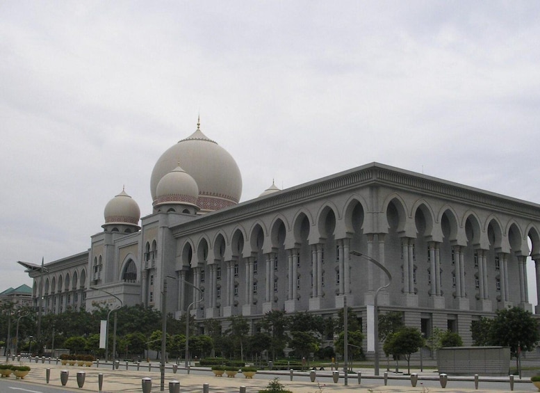 Picture 5 for Activity Kuala Lumpur: Putrajaya Tour with Traditional Boat Cruise