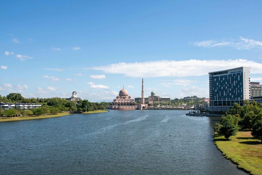 Picture 13 for Activity Kuala Lumpur: Putrajaya Tour with Traditional Boat Cruise