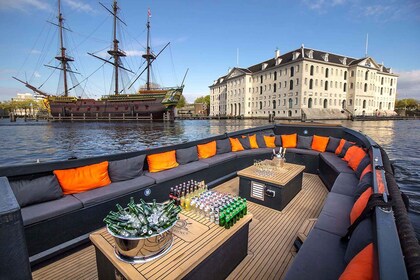 Amsterdam: Open Boot Cruise met Onbeperkt Drankjes Optie