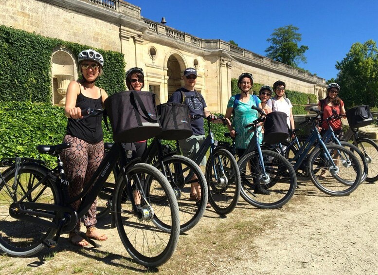 Picture 2 for Activity Bordeaux: Historic Center & Chartrons District Bicycle Tour