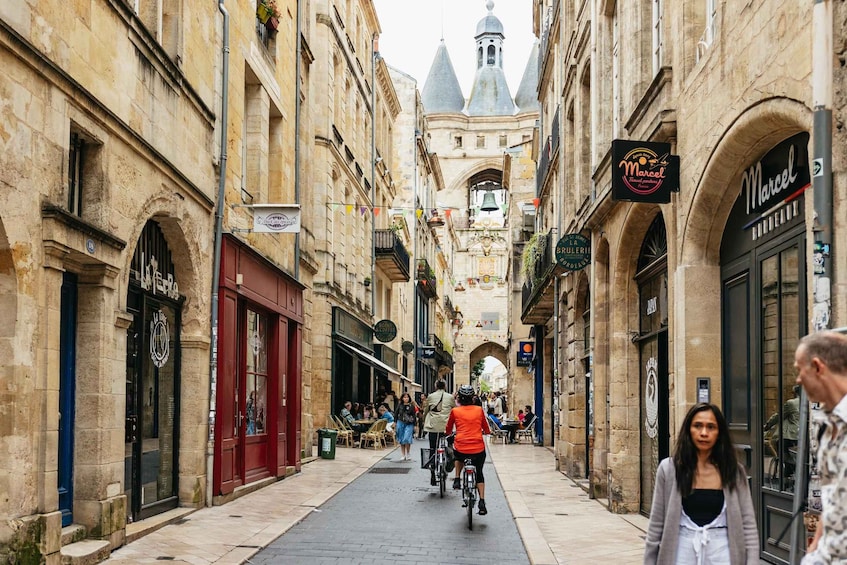 Picture 3 for Activity Bordeaux: Historic Center & Chartrons District Bike Tour