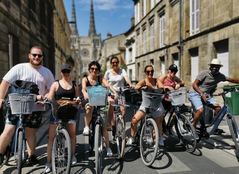 Bordeaux: Historic Center & Chartrons District Bicycle Tour