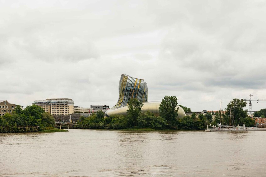 Picture 14 for Activity Bordeaux: Historic Center & Chartrons District Bike Tour