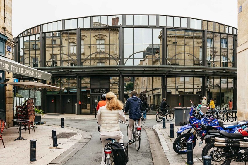 Picture 9 for Activity Bordeaux: Historic Center & Chartrons District Bicycle Tour