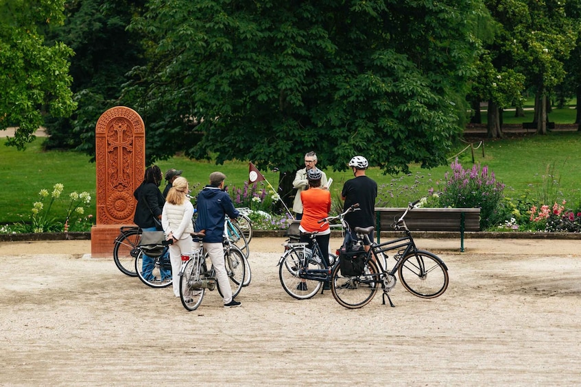 Bordeaux: Historic Center & Chartrons District Bike Tour