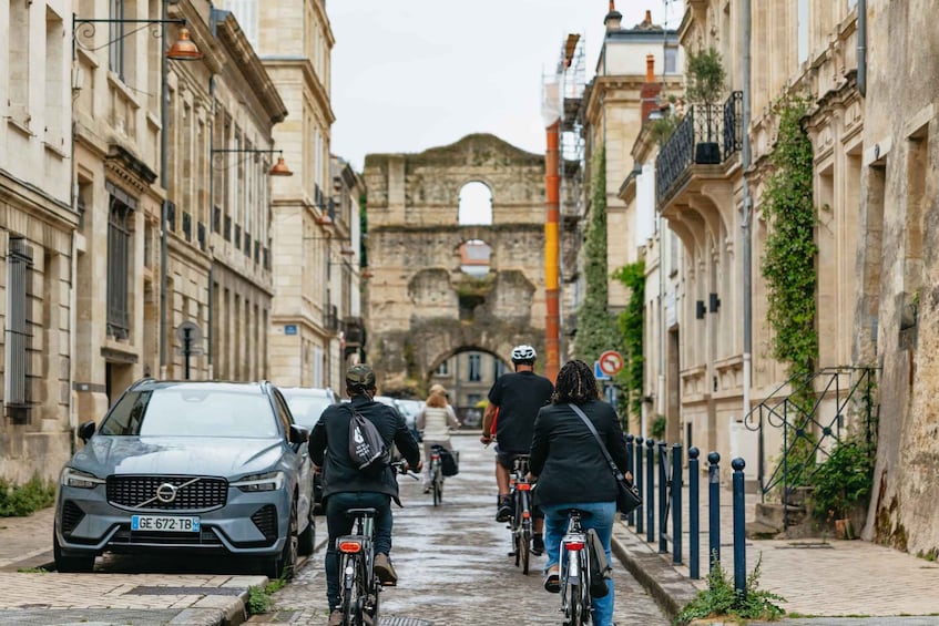 Picture 7 for Activity Bordeaux: Historic Center & Chartrons District Bike Tour