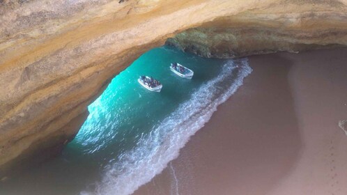 Plage de Marinha et grotte marine de Benagil en voiture ou en scooter