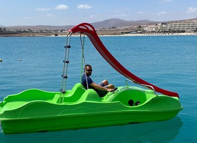 Caleta de Fuste: Pedalo with slide rental