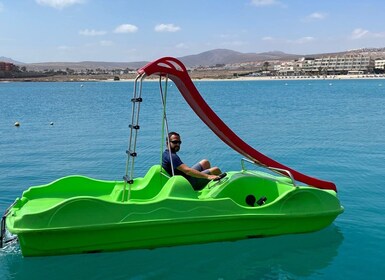 Caleta de Fuste: Tretboot mit Rutsche mieten