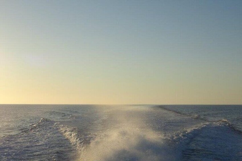 2-Hour Guided Private Boat Tour at First Light