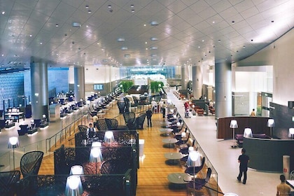 Katar: Al Maha Lounge am internationalen Flughafen Doha Hamad (DOH).