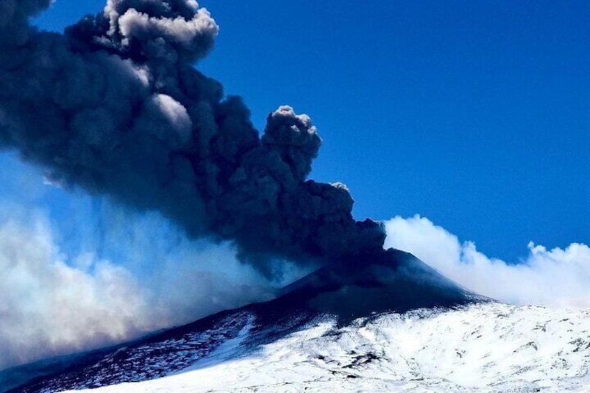 Private Guided Day in Jeep to Discover Etna