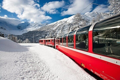 Desde Como: excursión de un día a St. Moritz y panorámico Bernina Express