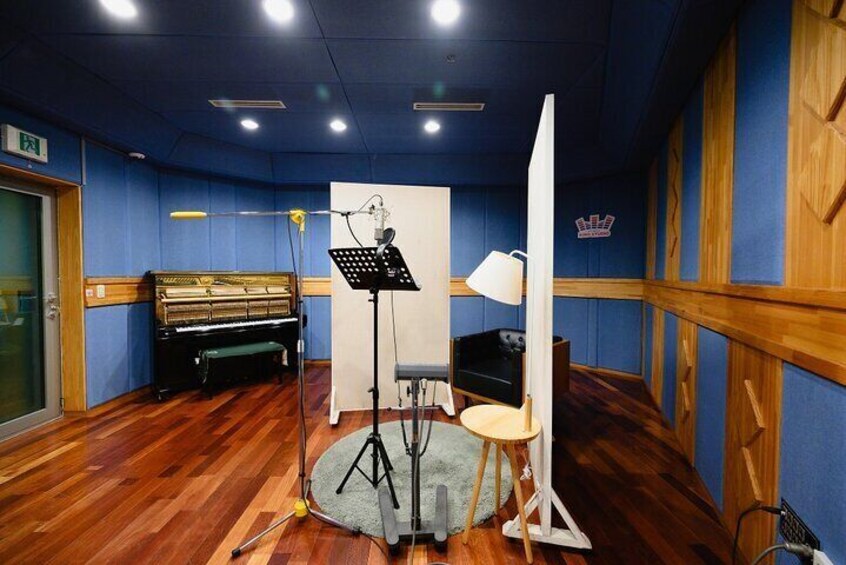 Create your own song in the studio with a K-Pop engineer!
