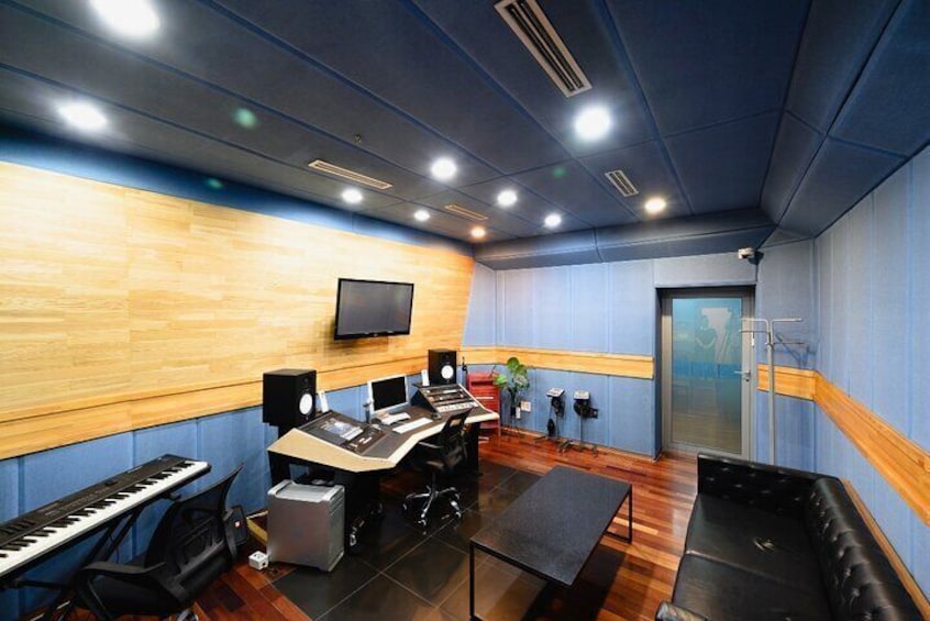 Create your own song in the studio with a K-Pop engineer!