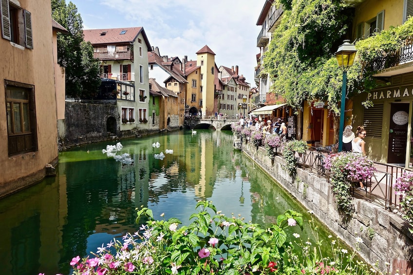 Geneva City Tour, Boat Cruise and Annecy Full-Day