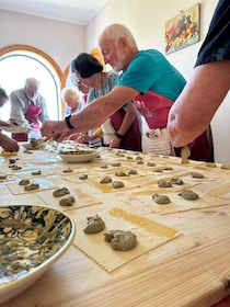 Clase de Cocina Siciliana de Medio Día en Taormina y Visita al Mercado