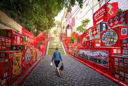 Medio día del Cristo Redentor con las escalinatas de Santa Teresa y Selaron