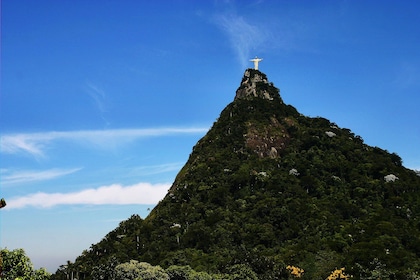 Medio día del Cristo Redentor con las escalinatas de Santa Teresa y Selaron