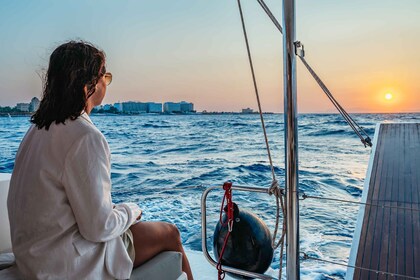 Rhodes : Catamaran au coucher du soleil croisière avec dîner buffet et bois...