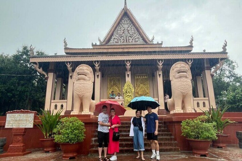 Roaming 12 places in Phnom Penh, included S21 & killing Fields