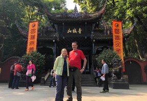 Private Giant Panda Research Base & Qingcheng Mountain Tour