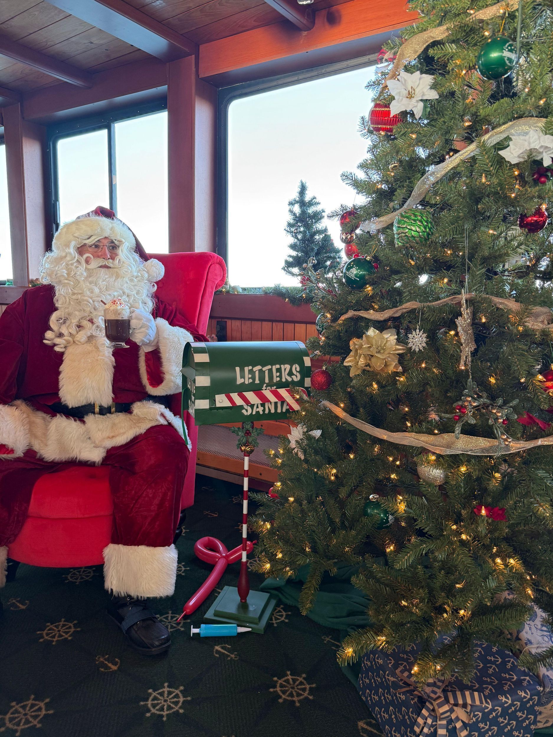 Boston Harbor: Santa Brunch Cruise